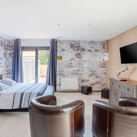 Cosy In With Fireplace Apartment Eperlecques