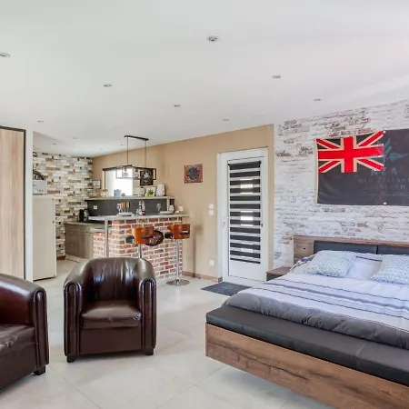 Cosy In With Fireplace Apartment Eperlecques