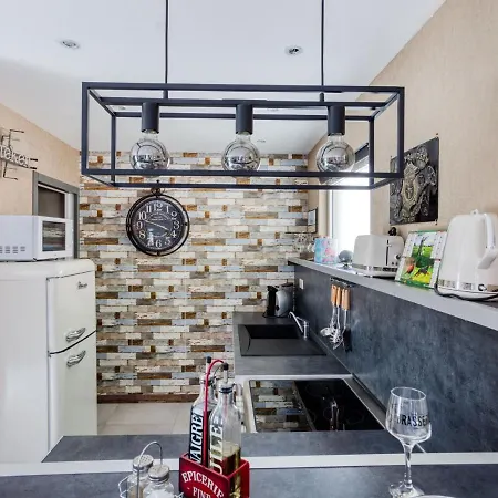 Apartment Cosy In With Fireplace