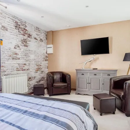 Cosy In With Fireplace *