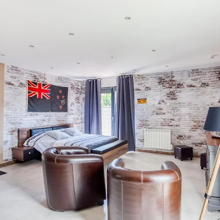 Cosy In With Fireplace Apartment