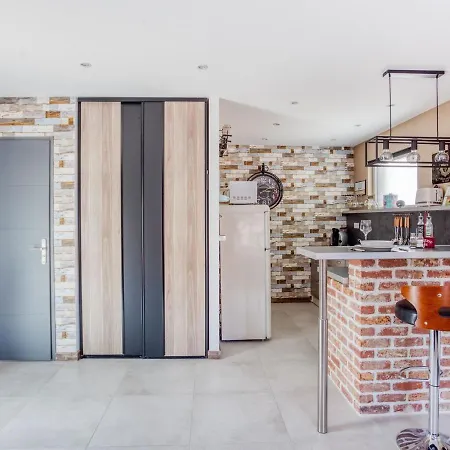 Apartment Cosy In With Fireplace