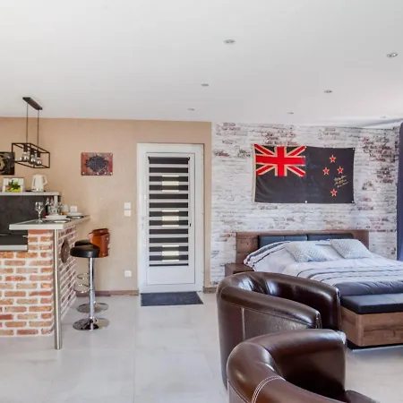 Cosy In With Fireplace Apartment