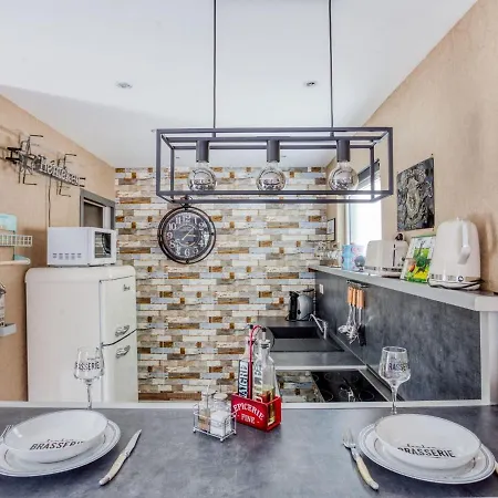 Cosy In With Fireplace Apartment